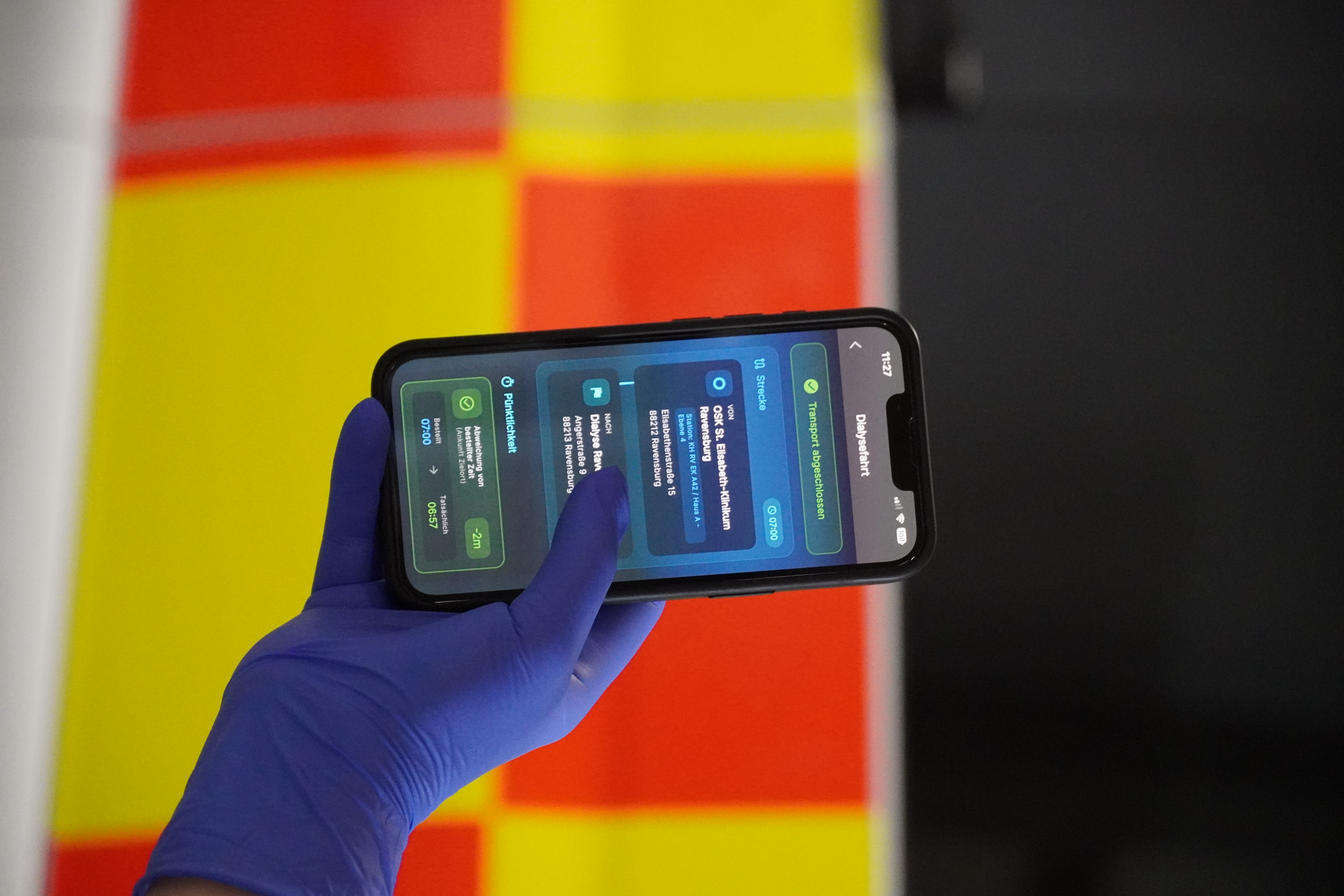 Besatzung mit den Einsatzdetails in der Crew-App im Blick